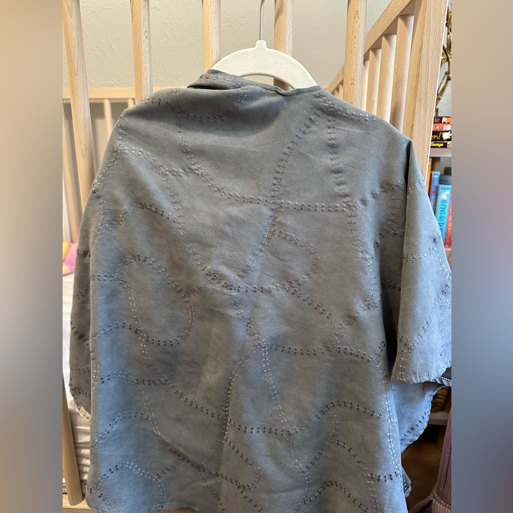 L’oved Baby Nursing Cover in Grey